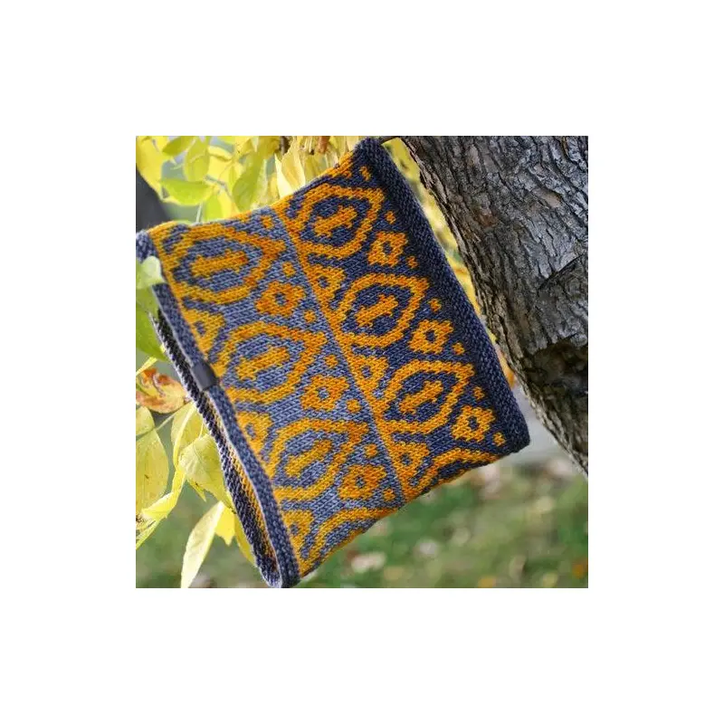Fall Fire Cowl Pattern - Monokrom Worsted