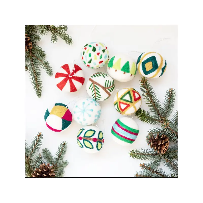 Sculpting with Wool Needle Felting Kit - Ornament Party